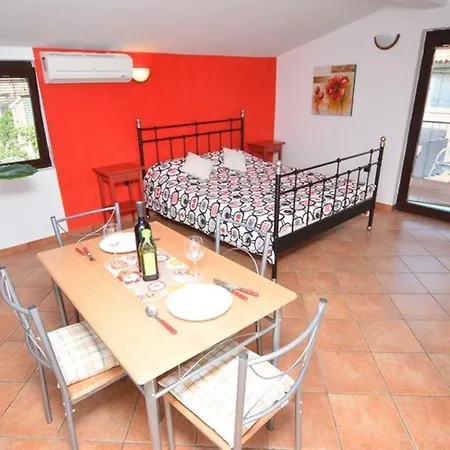 One Bedroom In I 로비니