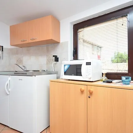 One Bedroom In I * 로비니